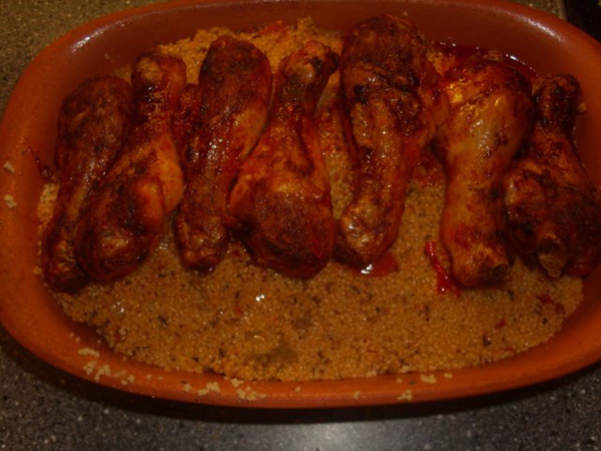 Tomaten-Couscous mit Hühnerunterkeulen - Rezept - kochbar.de